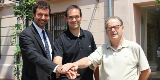 D'esquerra a dreta, el vicepresident del CE Sabadell, Ignasi Lúquez, l'alcalde Ignasi Giménez, i el president de la UE Castellar, Joan Homet, el dia de la signatura de l'acord.