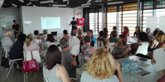 Imatge de la presentació inicial del taller "Com veiem Castellar?" sobre l'àmbit social.