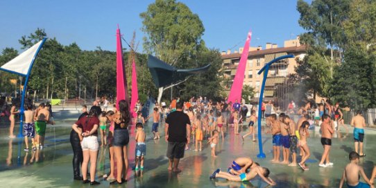 Imatge dels jocs d'aigua de la pl. de Catalunya, l'estiu de 2017.