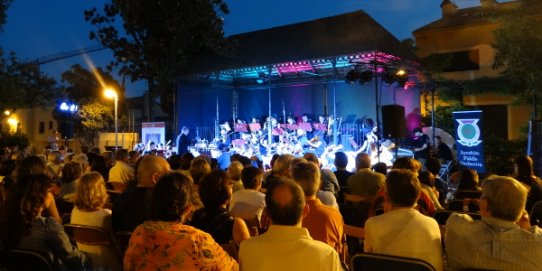 El concert de l'Ayrshire Fiddle Orchestra d'Escòcia va tenir lloc divendres 6 de juliol als Jardins del Palau Tolrà.