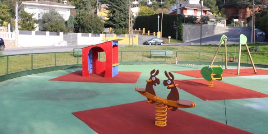 Jocs infantils a la pl. del carrer de Santa Rosa, de l'Aire-Sol D.