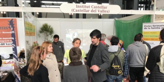 La delegació municipal ha visitat l'estand de l'INS Castellar