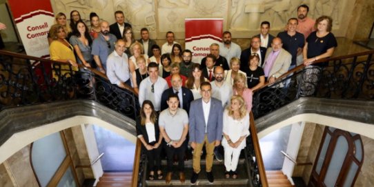 Foto de família dels nous consellers i conselleres que formen el Plenari del Consell Comarcal del Vallès Occidental 2019-2023, que presidirà Ignasi Giménez.