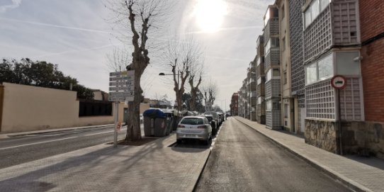 Imatge del nou asfaltat de la carretera de Sabadell.