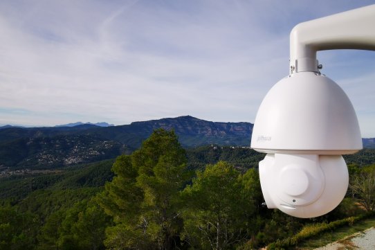 Càmera de videovigilància i estació meteorològica del Puig de la Creu