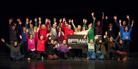 Organització i col·laboradors del BRAM! durant la presentació de la Mostra Cinema de Castellar del Vallès de 2023.