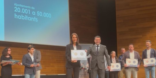 L'alcaldessa, Yolanda Rivera, va recollir el guardó de la 10a edició dels Reconeixements Administració Oberta per a l'Ajuntament de Castellar.