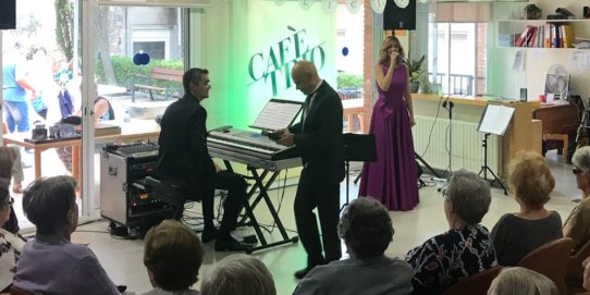 Imatge d'arxiu d'una actuació de Café Trio a l'Obra Social Benèfica.