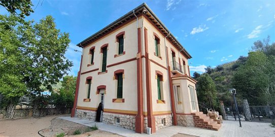 Una imatge de l'exterior de la Torre del Pont.