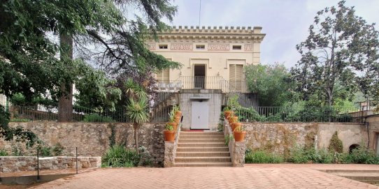 Imatge de l'edifici de l'Escola Municipal de Música Torre Balada l'estiu d'aquest any.