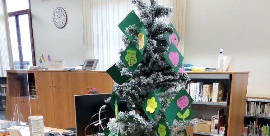 L'arbre dels desitjos estarà instal·lat a la Biblioteca del 15 de desembre al 3 de gener.