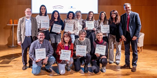 Representants castellarencs amb el diploma acreditatiu. 