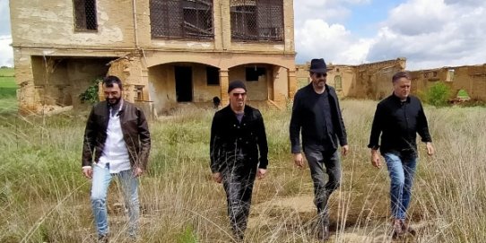 Imatge d'arxiu de Firewood Band.