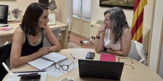 Imatge de l'alcadessa, Yolanda Rivera, i la directora general de Mobilitat i Transport de la Generalitat, Susan López, en un moment de la trobada.