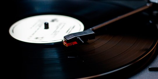 DJ i swing amb vinils.