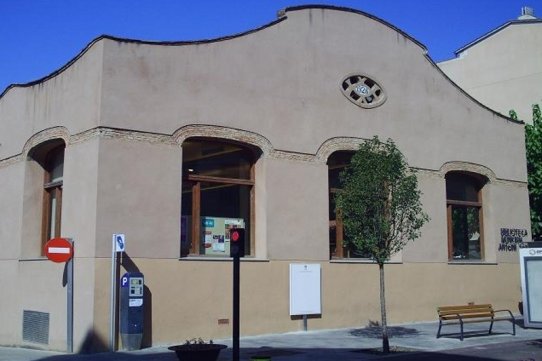 Edifici de la Biblioteca Municipal Antoni Tort